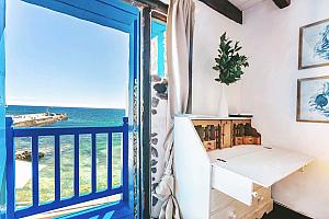 Bedroom with sea view