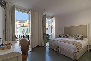 Large twin-bedded room