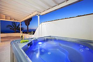 Hot tub, jacuzzi