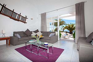 Lounge with sea view