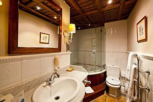 Bathroom, Hacienda del Buen Suceso