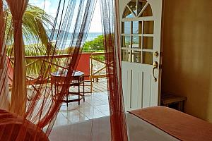 Islander's Inn beachside hotel