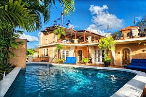 Roof deck swimming pool