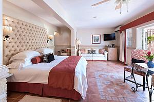 Suite with private hot tub