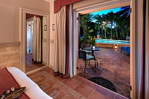 Direct access to the pool