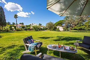 Large garden, small hotel, Saint Tropez