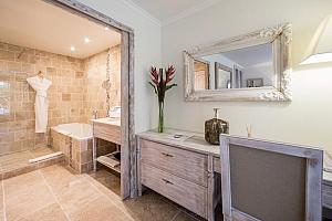 En-suite bathroom