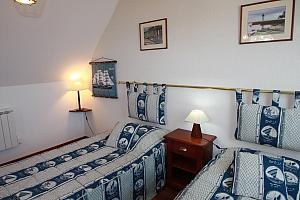 Twin beds, nautical theme