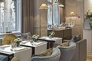 Breakfast room with view out