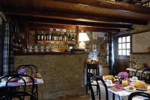 breakfast room and bar