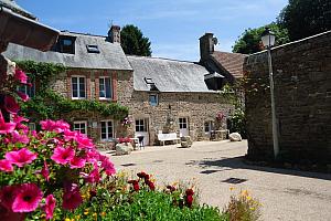 Farmhouse hotel near Cherbourg