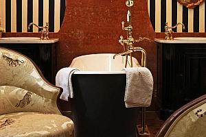 Suite bathroom