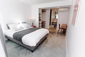 Double bedroom with en-suite bathroom