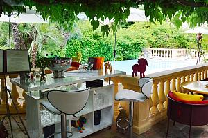 Outdoor bar