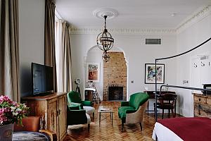 Superior King Suite, Artist Residence