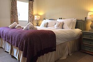 Super kingsize bed