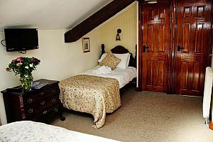 Double + single beds