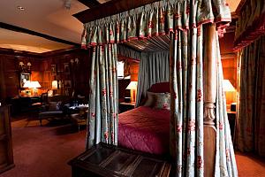 Superior 4 Poster Room