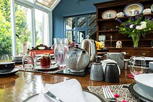 Breakfast, Corner Farm