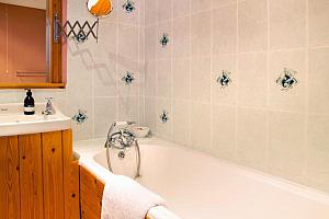 Scandinavian Suite bathroom