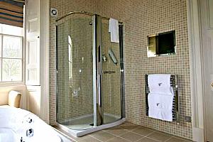 Hydromassage and walk-in shower