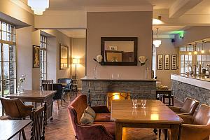 Bar, restaurant