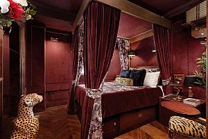 Extravagantly decorated Edinburgh hotel