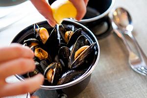Fresh mussels, restaurant