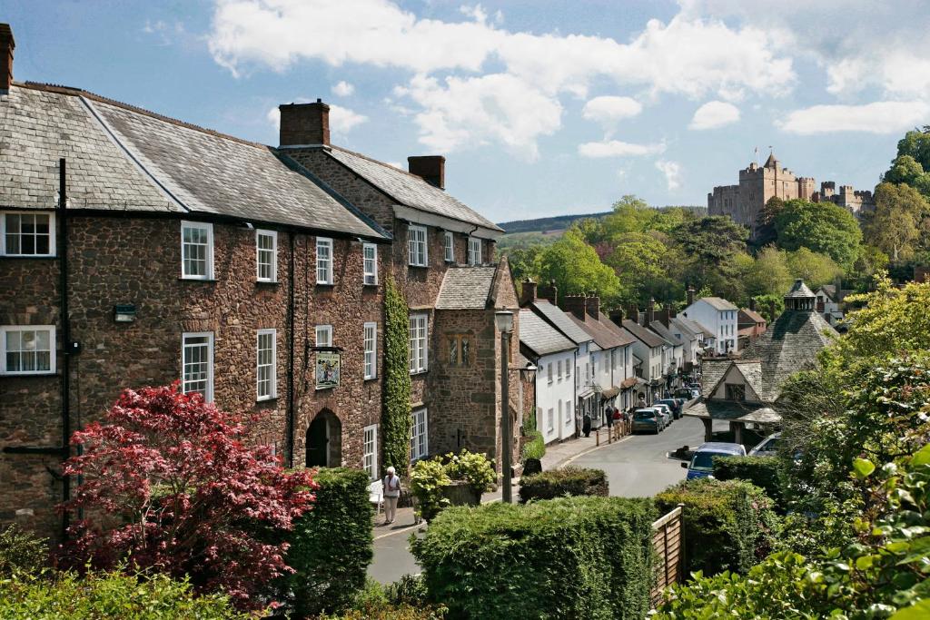 Luttrell Arms