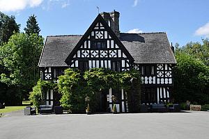 Hotel in tudor manor house