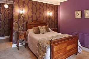 Caerphilly Comfort Room, Palé Hall