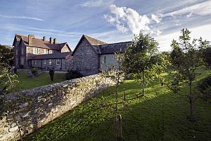 Hotel, Victorian country house