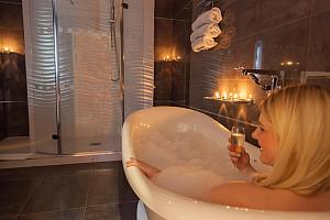 Luxury en-suite bathroom