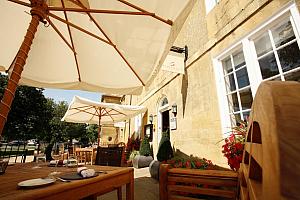 Small hotel, Broadway