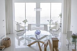 Dining room with sea view