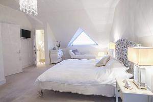 St Tropez bedroom