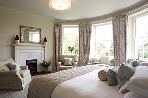 Master Crescent Suite