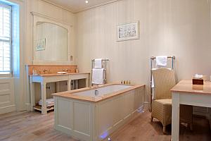 Master Suite, Bath hotel