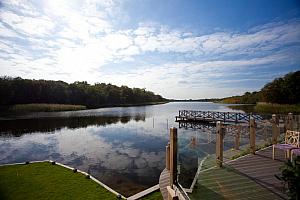 Hotel and restaurant on the edge of Ormesby Broad