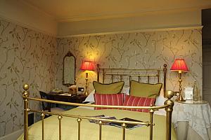 Double room, brass bedstead