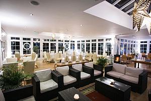 Restaurant and lounge area