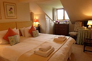 Country-style double bedroom