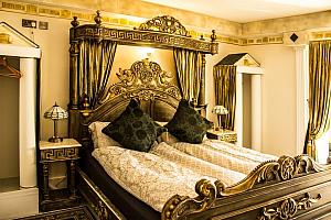 Roman Suite, Ferndale B&B