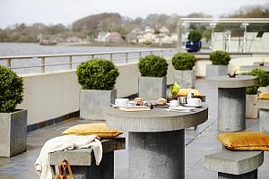 Riverside hotel in Ballina