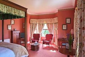 Four poster Superior room