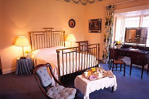 Double room with brass bedstead