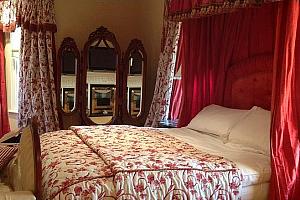 Half tester bed