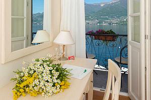 Balcony with view of the lake