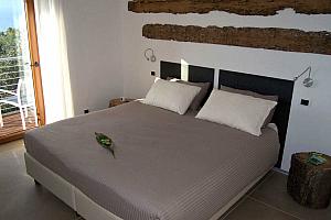 Double bedroom with balcony