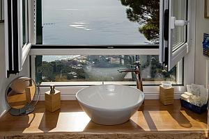 Bathroom with sea view